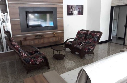 Paranapanema House | Experience The Villa with Dam: Pet-Friendly Retreat Awaits