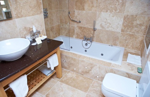 Wrea Green Hotel | Exceptional Stay at The Villa Wrea Green - 4-Star Comfort