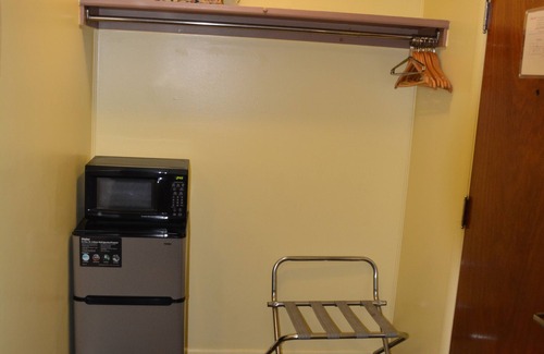 Richfield Springs Hotel | Eco-Friendly Stay at The Village Motel with Breakfast Included