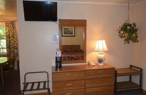 Richfield Springs Hotel | Eco-Friendly Stay at The Village Motel with Breakfast Included