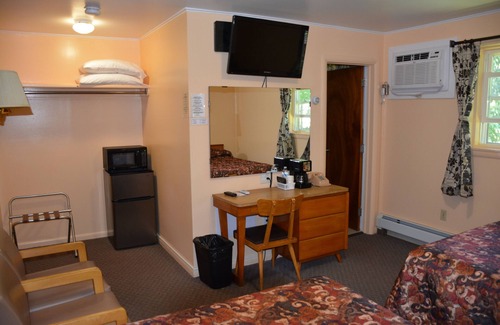 Richfield Springs Hotel | Eco-Friendly Stay at The Village Motel with Breakfast Included