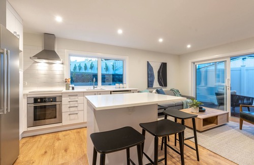 Grey Lynn Villa | Experience The Village Reserve: 4-Star Family Getaway