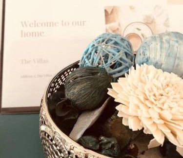Buckingham Villa | Modern Villas with Free Parking & Netflix - Rated 9.3/10
