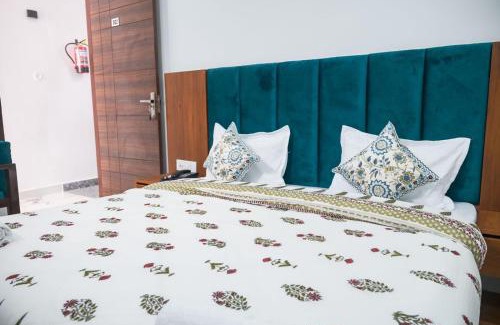 Tapovan Hotel | Pet-Friendly Stay at The Vinayak by Le Pension Stays
