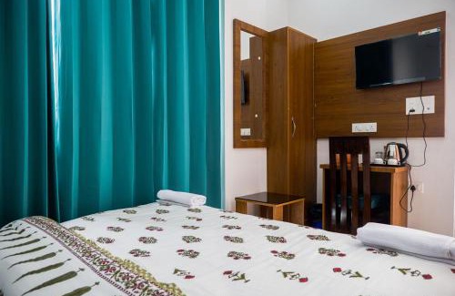 Tapovan Hotel | Pet-Friendly Stay at The Vinayak by Le Pension Stays