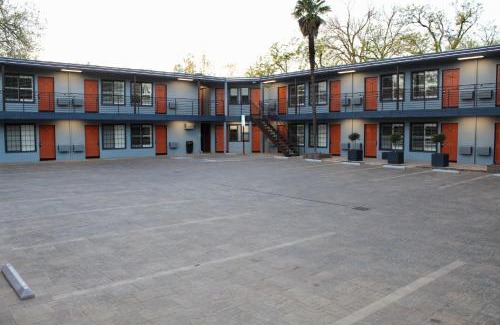 Downtown Hotel | Family-Friendly Stays at The Vine Inn Davis - Rated 8.6/10