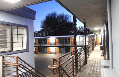 Downtown Hotel | Family-Friendly Stays at The Vine Inn Davis - Rated 8.6/10