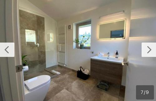 Gibbston House | Gibbston: Rise Amidst Picturesque Vineyards & Hot Tub Bliss