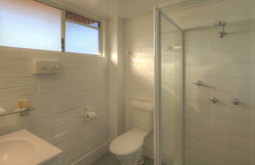 Stanthorpe Hotel | Discover The Vines Motel and Cottages: Family-Friendly Retreat