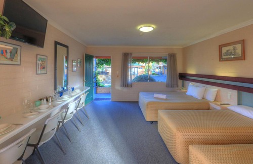 Stanthorpe Hotel | Discover The Vines Motel and Cottages: Family-Friendly Retreat