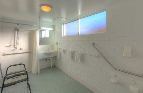 Stanthorpe Hotel | Discover The Vines Motel and Cottages: Family-Friendly Retreat