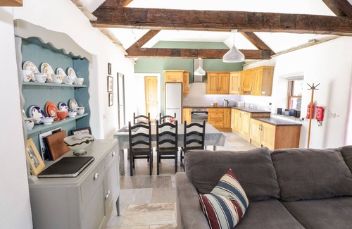 Dunmore Cottage | Discover The Visiting House: Pet Friendly with Pool Access