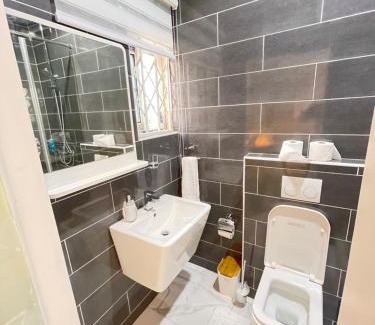 Accra Apartment | Budget-Friendly Stay at The Vittins with Pool & Kitchen