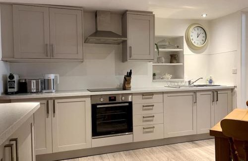 Plymouth House | Oceanview Bliss at The Vottage - 3 Bed Family Cottage