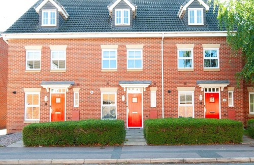 Alvaston House | The Voyager - 6 Beds, 3 Bedrooms, Great for Contractors