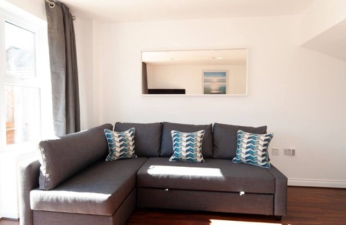 Alvaston House | The Voyager - 6 Beds, 3 Bedrooms, Great for Contractors