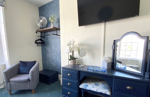 Weymouth House | Exceptional The Wadham with Breakfast & Kitchen Amenities