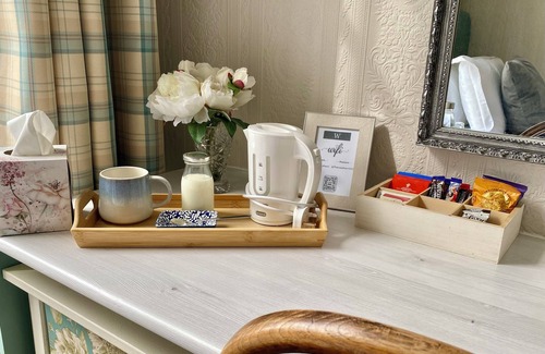Weymouth House | Exceptional The Wadham with Breakfast & Kitchen Amenities