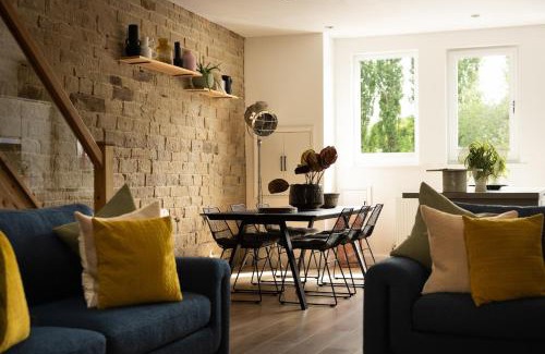 Triangle House | Pet-Friendly Escape at The Wagon Shed - Rated 9.4/10