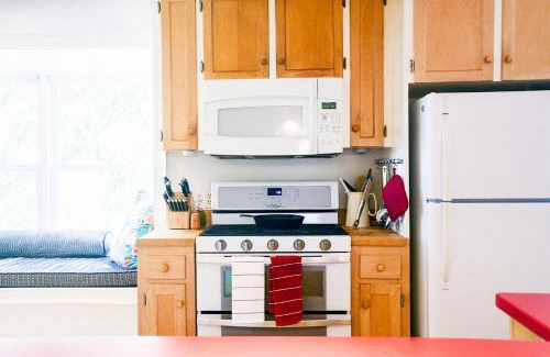 Waldoboro Bed & Breakfast | Exceptional Stay at The Waldoboro Inn Room 5 with Breakfast