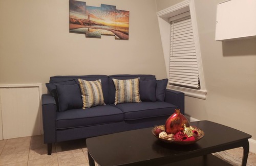 Silver Lake Apartment | Discover The Walk-Up Flat at Silver Lake with Family-Friendly Amenities