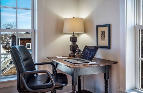 Mystic - New London House | The Wallasey: Mystic Harborside Home. Sleeps 14