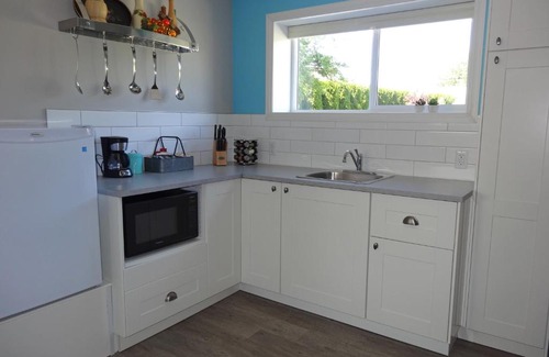 Creston Apartment | Guest Rated: The Walnut Tree Awaits Your Stay