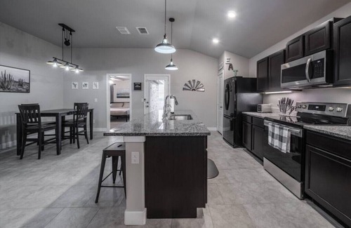 Lubbock House | The Wander Inn: Family-Friendly Getaway with Kitchen Access