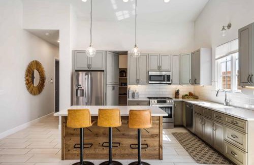 Hurricane House | Unforgettable Stays at The Wanderer Home: Pet-Friendly Retreat
