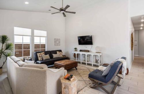 Hurricane House | Unforgettable Stays at The Wanderer Home: Pet-Friendly Retreat