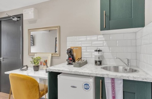 Shacklewell Apartment | Discover The Wanderlust Studio: Your Ultimate Travel Retreat