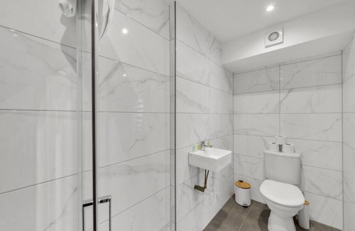 Shacklewell Apartment | Discover The Wanderlust Studio: Your Ultimate Travel Retreat