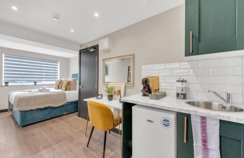 Shacklewell Apartment | Explore The Wanderlust Studio: A Haven for Travelers