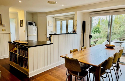 Waterhouse House | Pet-Friendly Vintage Vibes at The WardRobe by the Sea