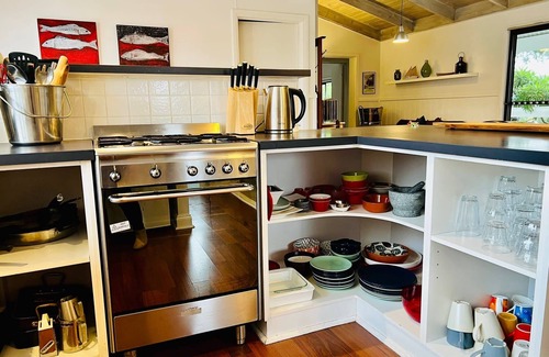 Waterhouse House | Pet-Friendly Vintage Vibes at The WardRobe by the Sea