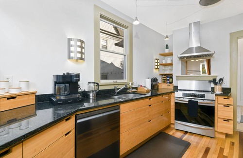 Whittier House | Eco-Friendly Cottage in Uptown - Steps from Top Attractions