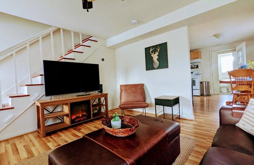 Front Royal House | Experience The Warren House: Minutes from Shenandoah Park