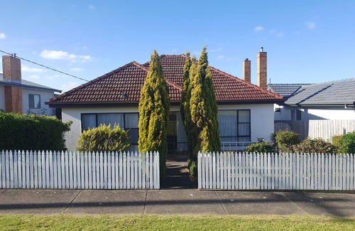 Warrnambool House | Discover The Warrnambool Wharf House with Oceanfront Views