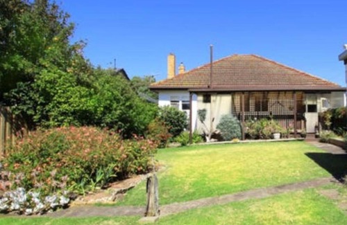 Warrnambool House | Discover The Warrnambool Wharf House with Oceanfront Views