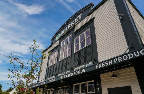 Seabrook House | Discover The Washington House: Pet-Friendly Paradise