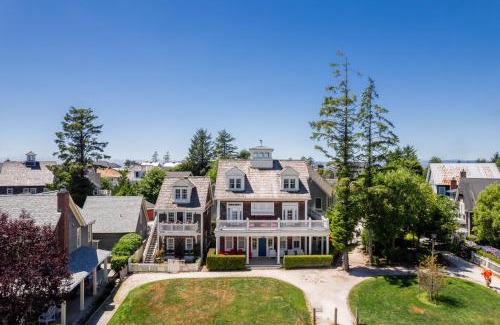 Seabrook House | Discover The Washington House: Pet-Friendly Paradise