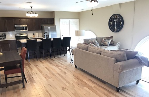 Oshkosh Apartment | Historic Washington Place Flats with Spa & Breakfast Awaits