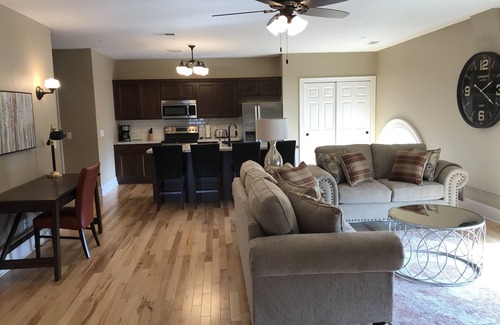 Oshkosh Apartment | Historic Washington Place Flats with Spa & Breakfast Awaits