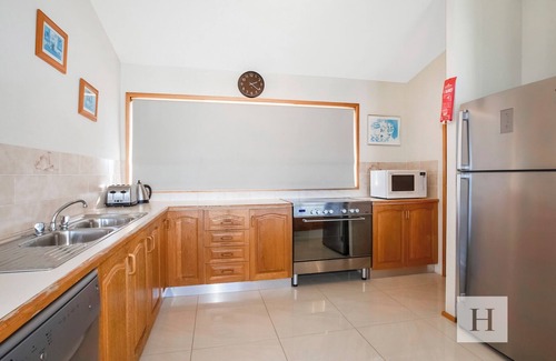 Gwandalan House | Waterfront Retreat: Steps from Shops, Clubs & Boat Ramp