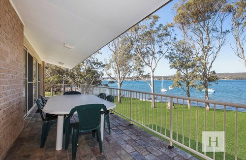 Gwandalan House | Waterfront Retreat: Steps from Shops, Clubs & Boat Ramp