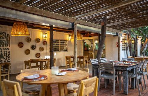Maun Bed & Breakfast | Discover The Waterfront, Maun: Oceanfront Bliss & Pool