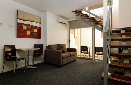 Wynnum Hotel | Discover The Waterloo Bay Hotel with Family-Friendly Amenities