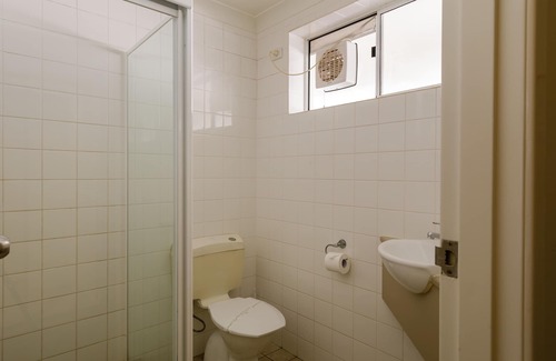 Wynnum Hotel | Discover The Waterloo Bay Hotel with Family-Friendly Amenities