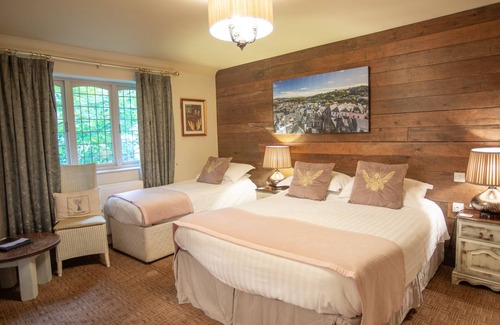 Tuckenhay Bed & Breakfast | Discover The Watermans Arms: Family-Friendly Retreat