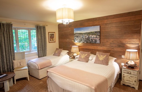 Tuckenhay Bed & Breakfast | Discover The Watermans Arms: Family-Friendly Retreat